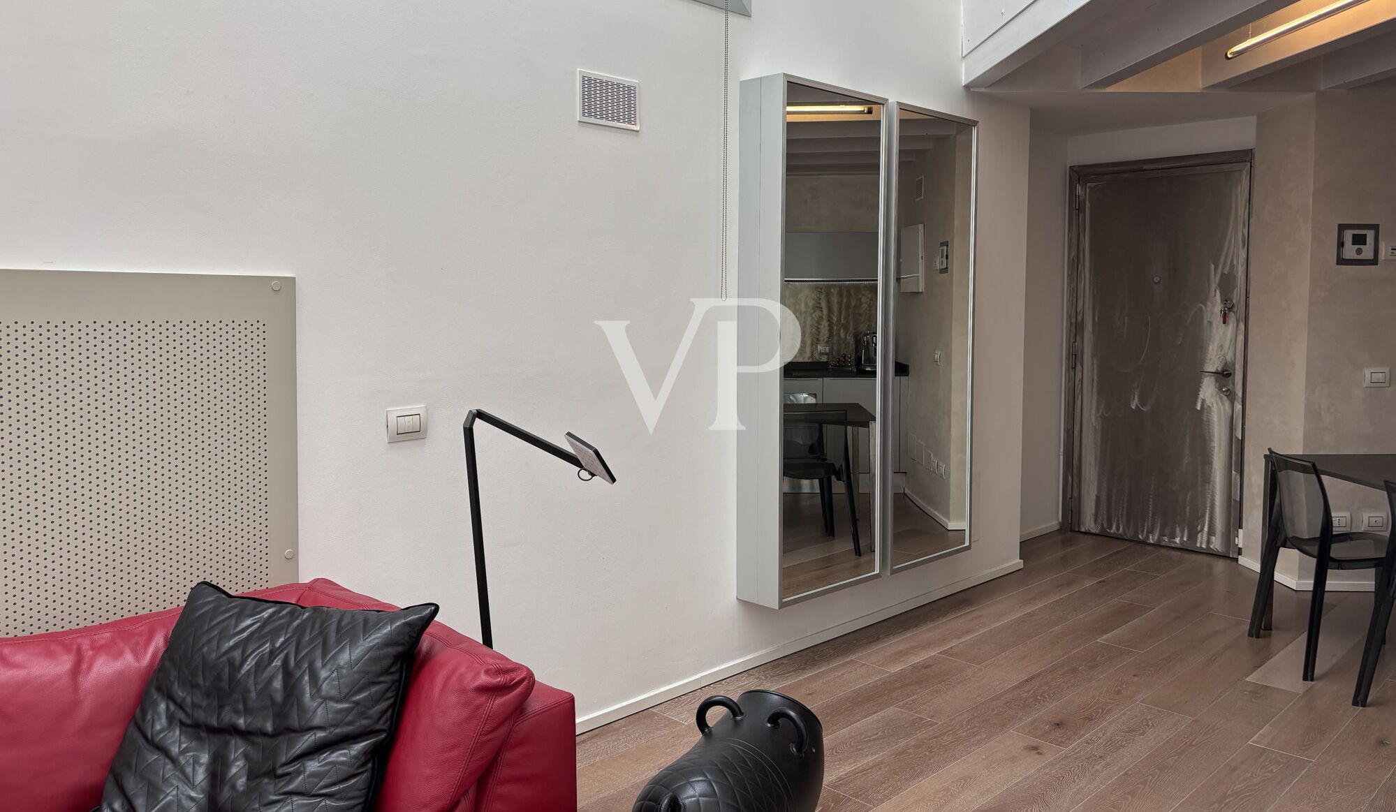 Exklusives Loft in ausgezeichnetem Zustand mit separatem Eingang und Terrasse - Gegend Fondazione Prada