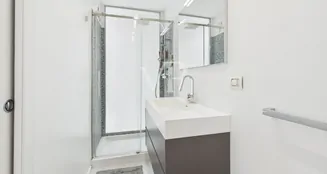 von_poll_real_estate_property_IT252942430_image_23