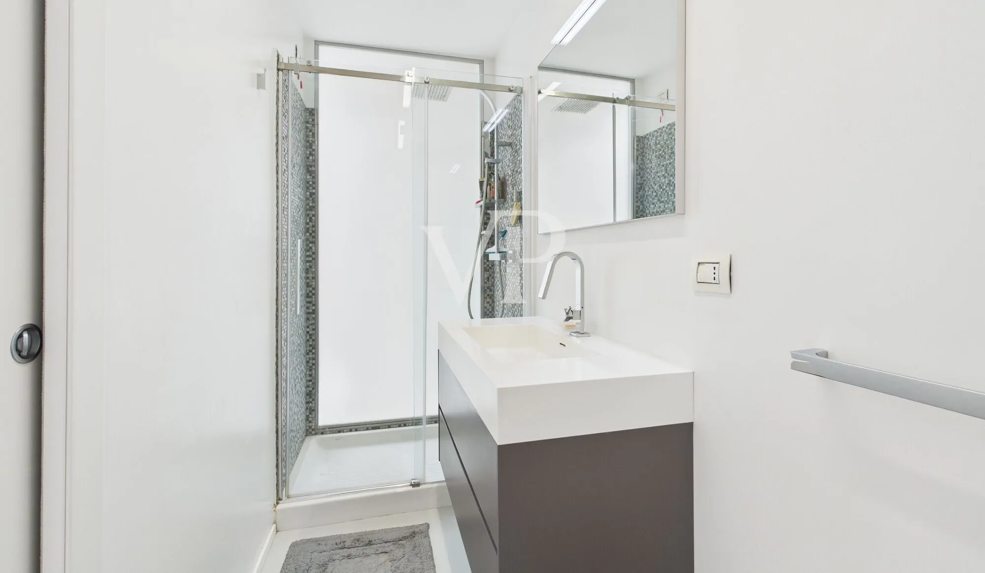 Exclusivo loft en excelente estado con entrada independiente y terraza - zona Fondazione Prada