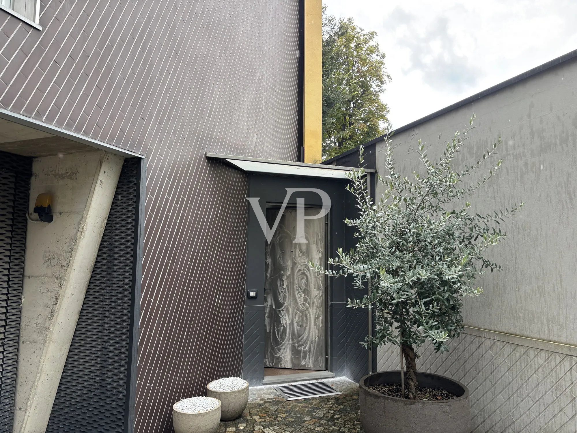 Exklusives Loft in ausgezeichnetem Zustand mit separatem Eingang und Terrasse - Gegend Fondazione Prada