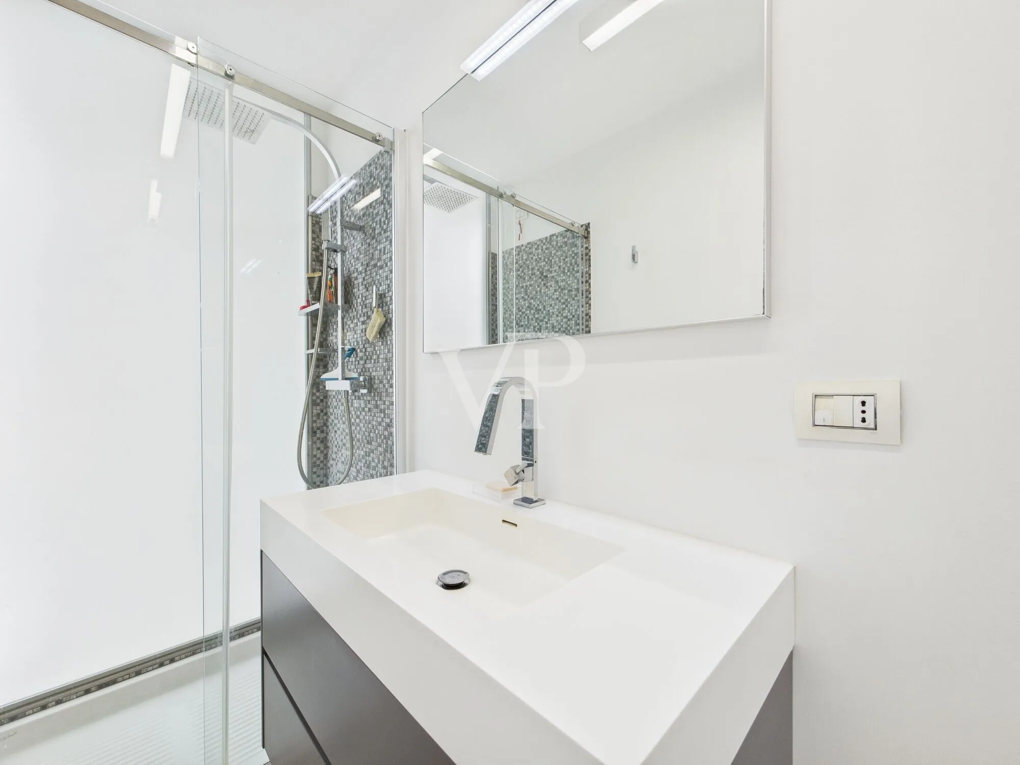 Exklusives Loft in ausgezeichnetem Zustand mit separatem Eingang und Terrasse - Gegend Fondazione Prada