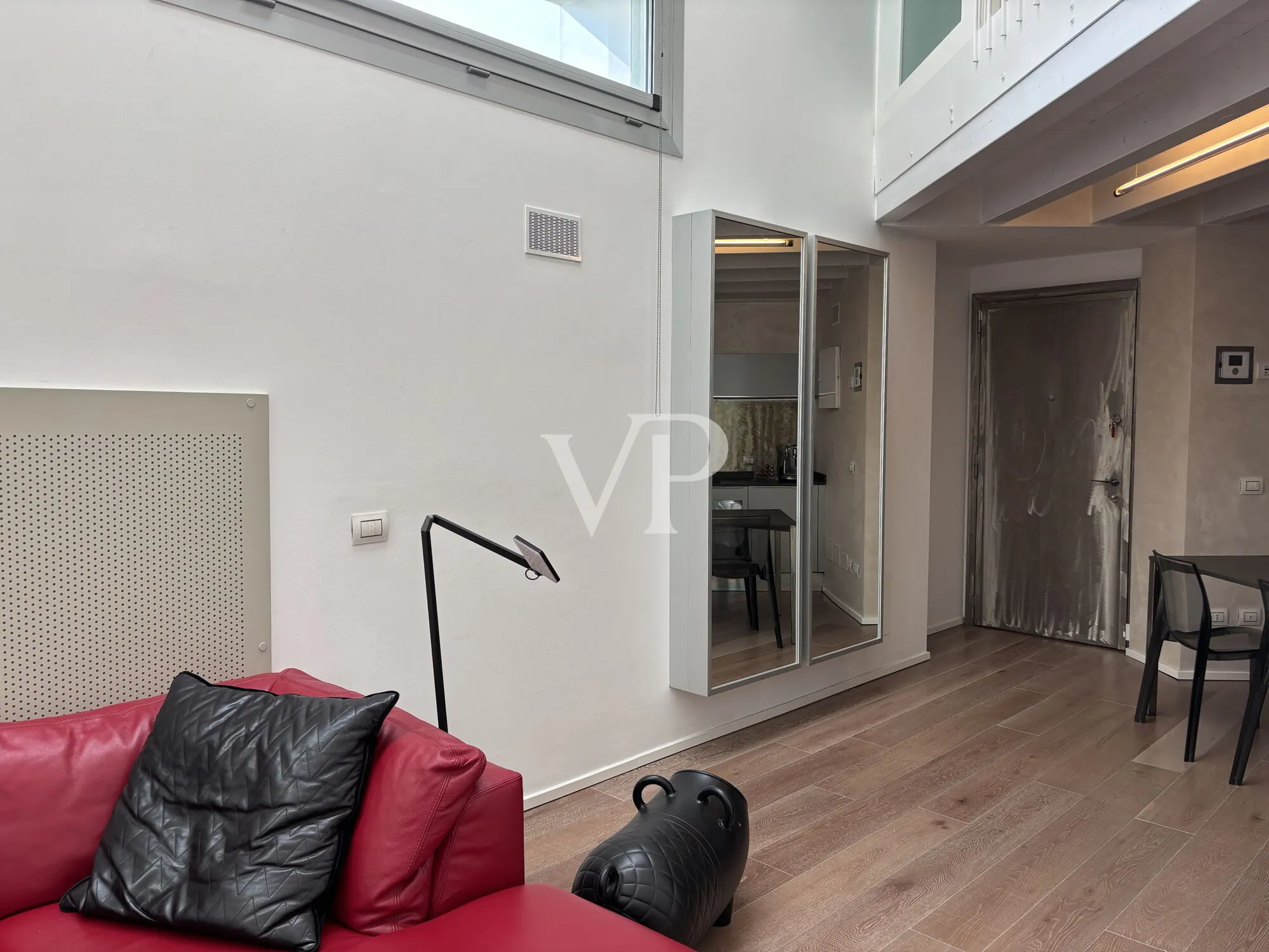 Exklusives Loft in ausgezeichnetem Zustand mit separatem Eingang und Terrasse - Gegend Fondazione Prada