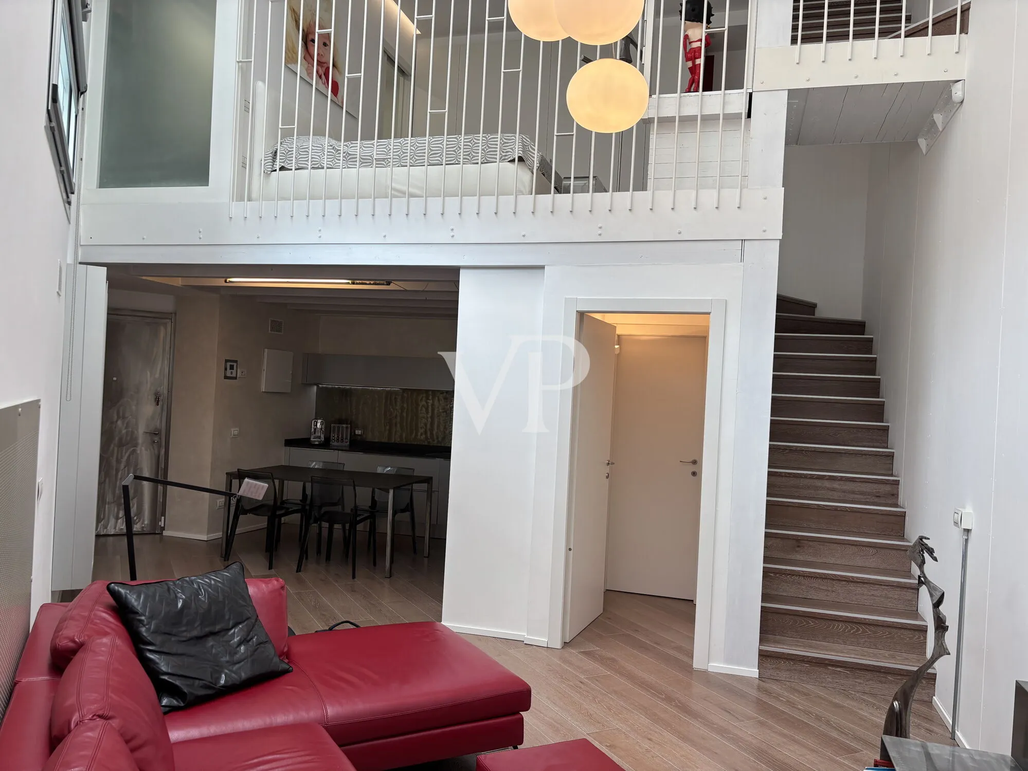 Exklusives Loft in ausgezeichnetem Zustand mit separatem Eingang und Terrasse - Gegend Fondazione Prada