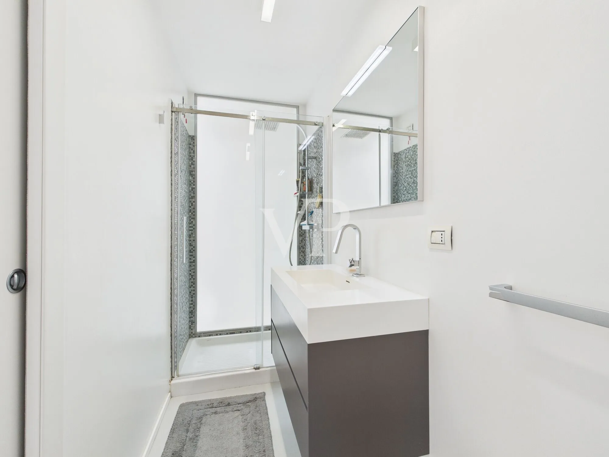 Exklusives Loft in ausgezeichnetem Zustand mit separatem Eingang und Terrasse - Gegend Fondazione Prada