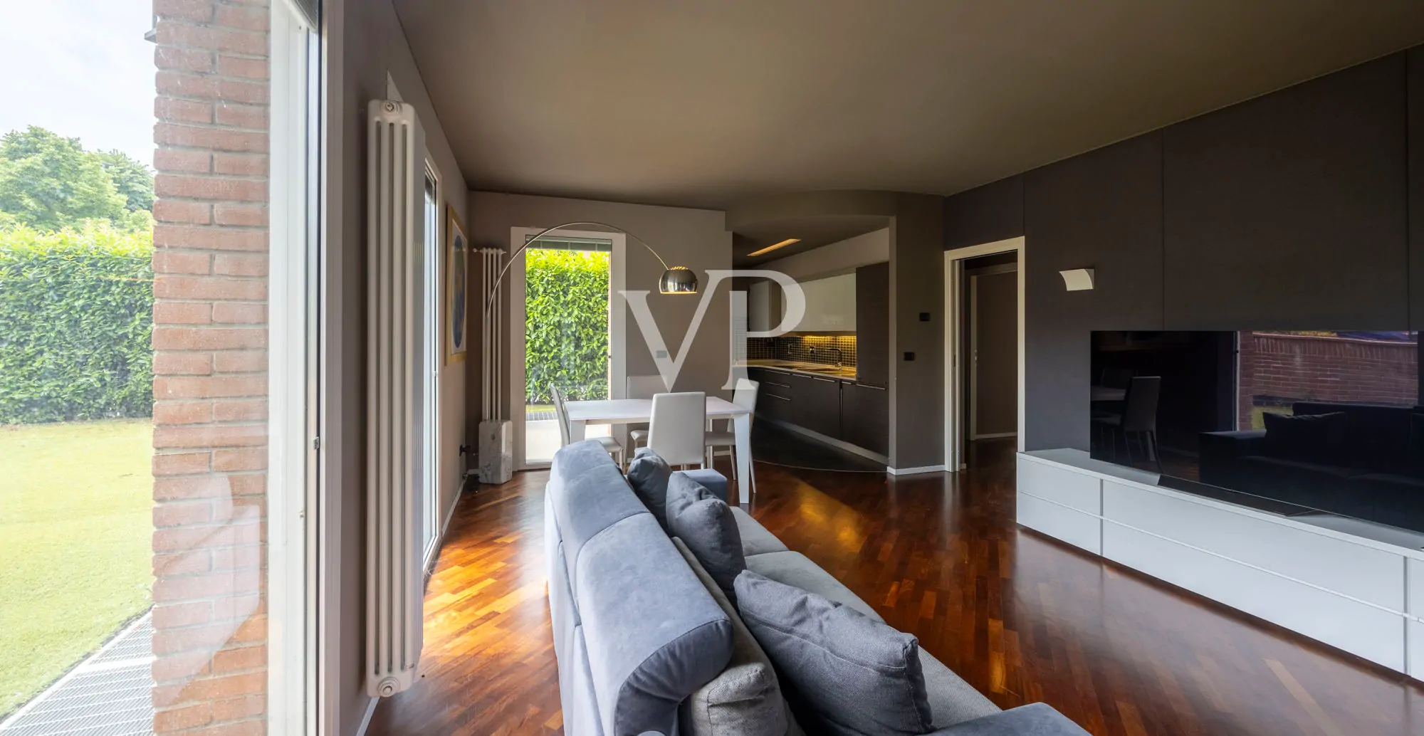 Piso reformado con terrazas y jardín privado