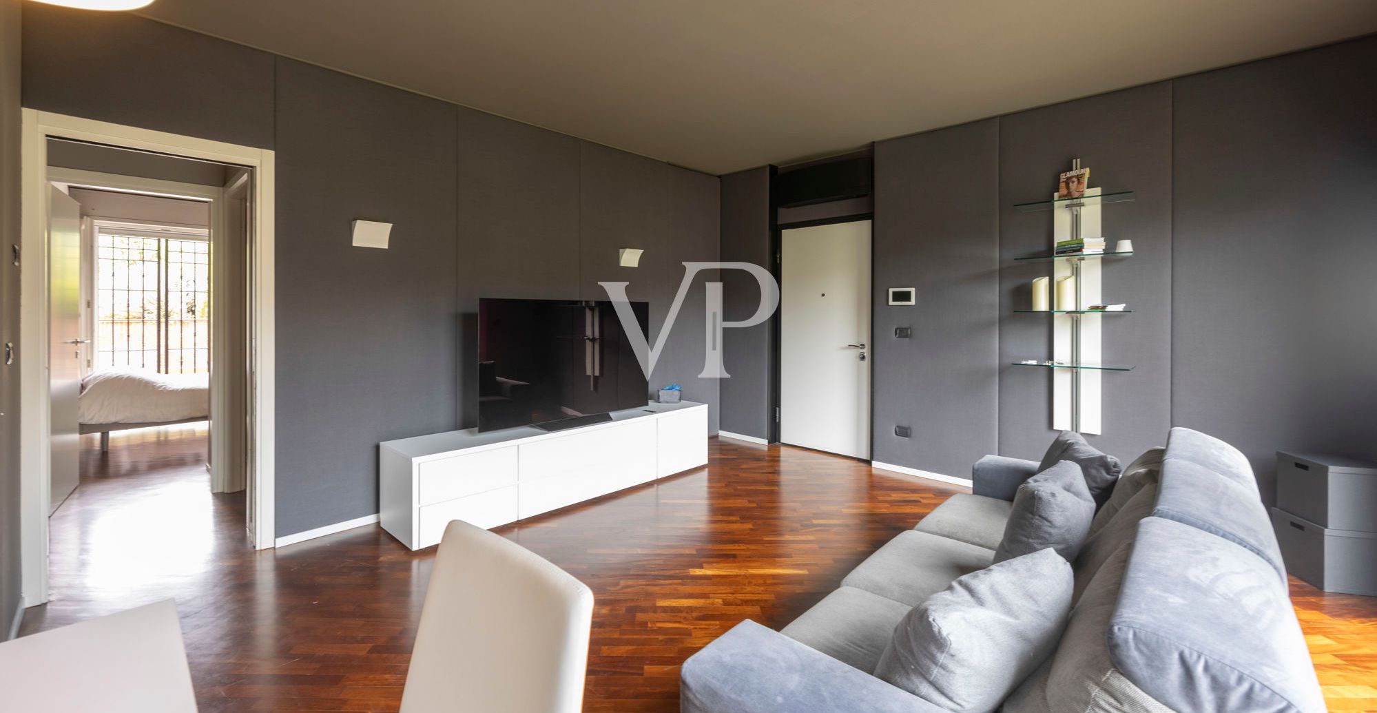 Renovierte Wohnung mit Terrassen und privatem Garten