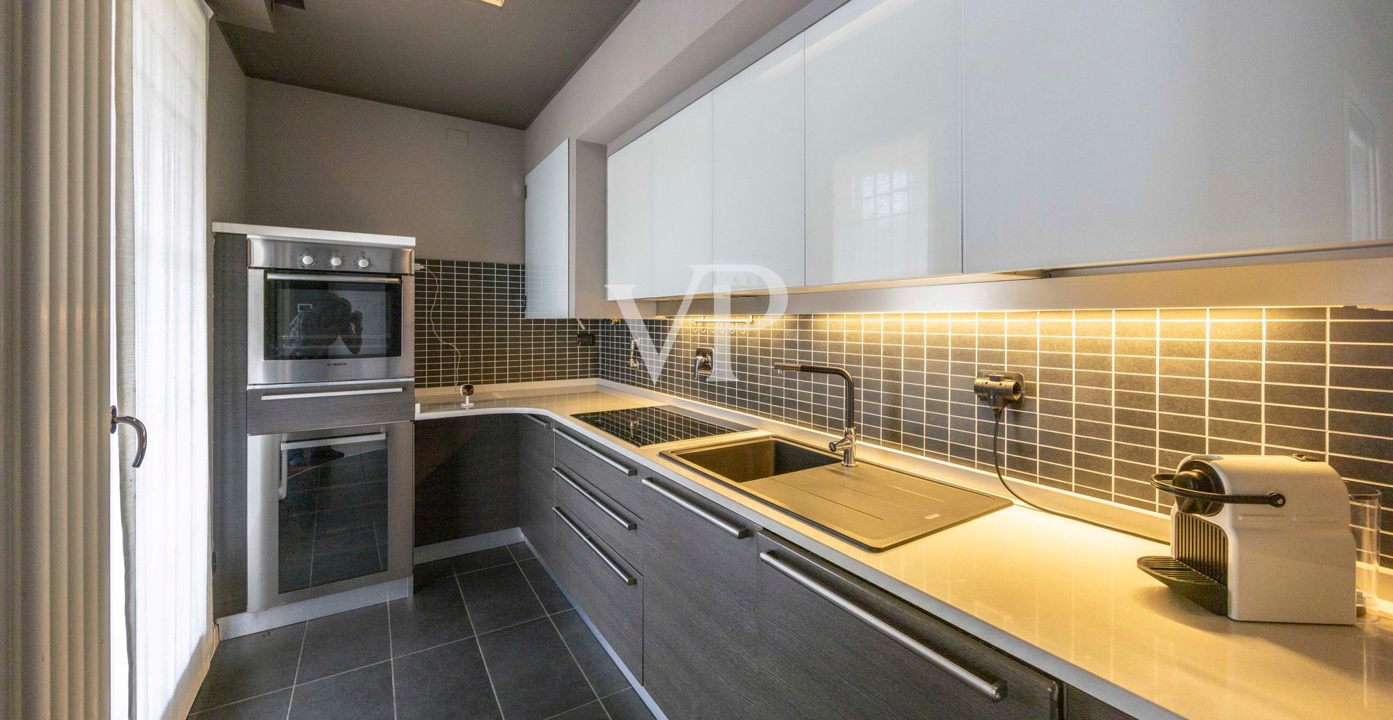Renovierte Wohnung mit Terrassen und privatem Garten