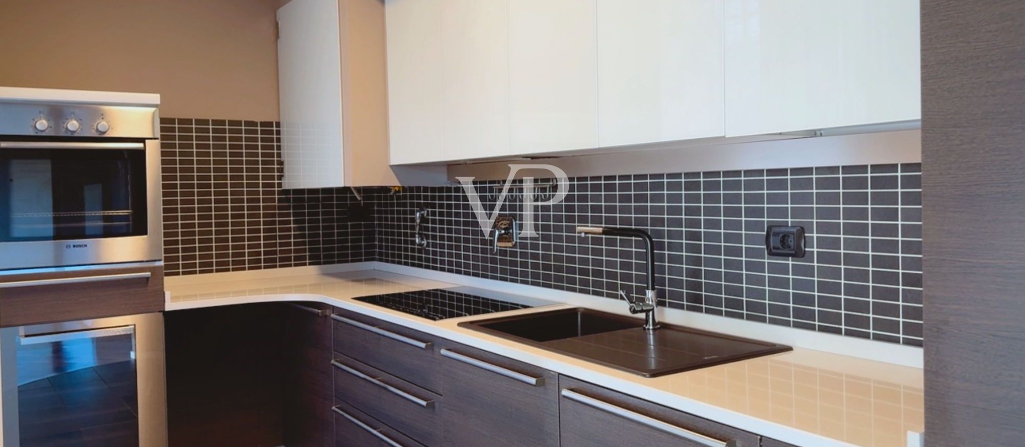 Renovierte Wohnung mit Terrassen und privatem Garten