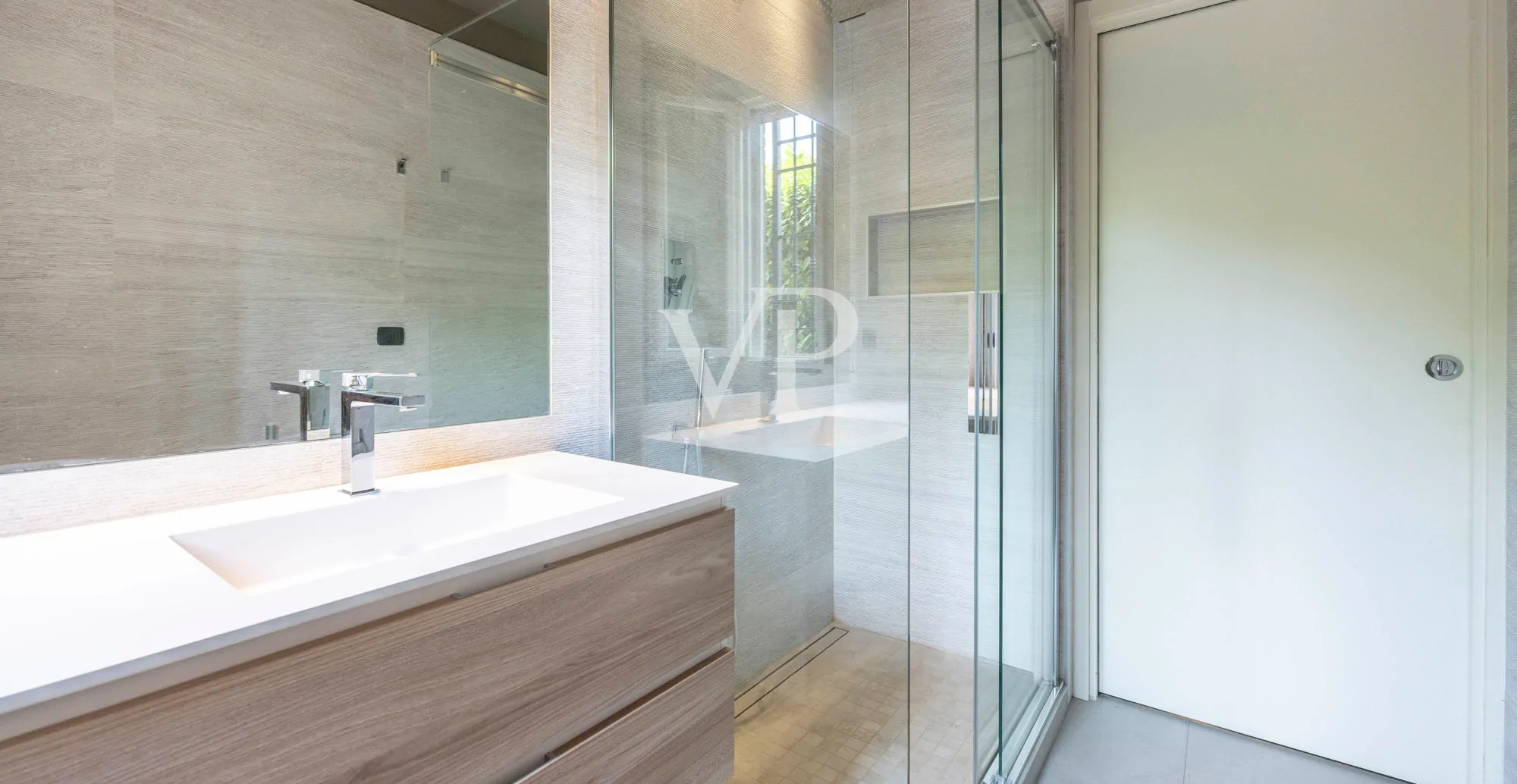 Piso reformado con terrazas y jardín privado