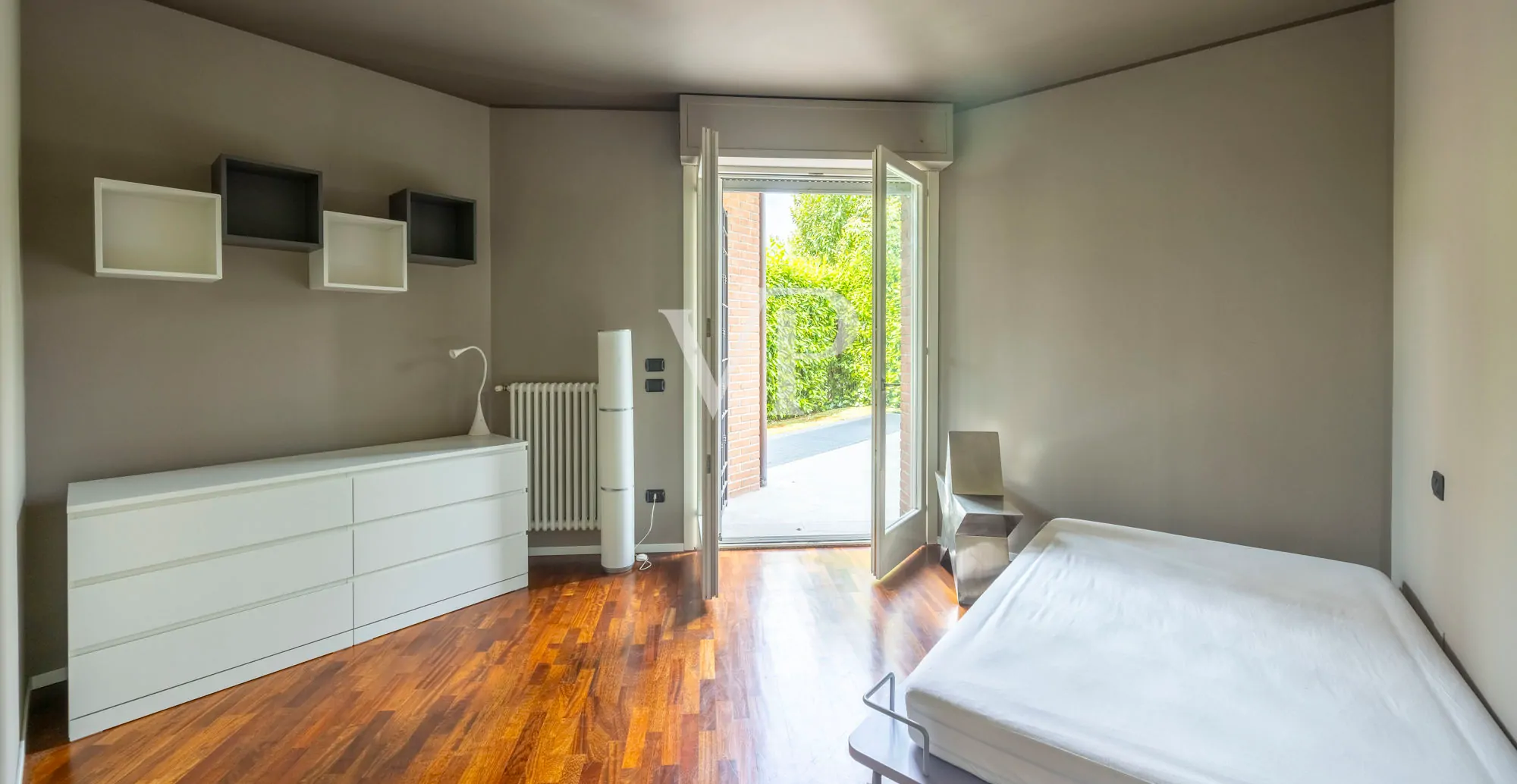 Piso reformado con terrazas y jardín privado