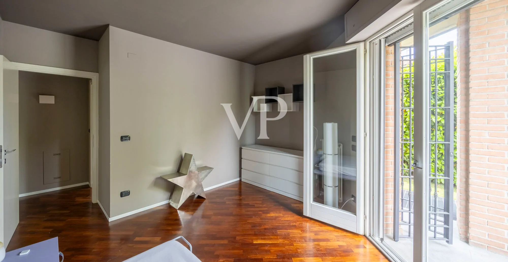 Piso reformado con terrazas y jardín privado