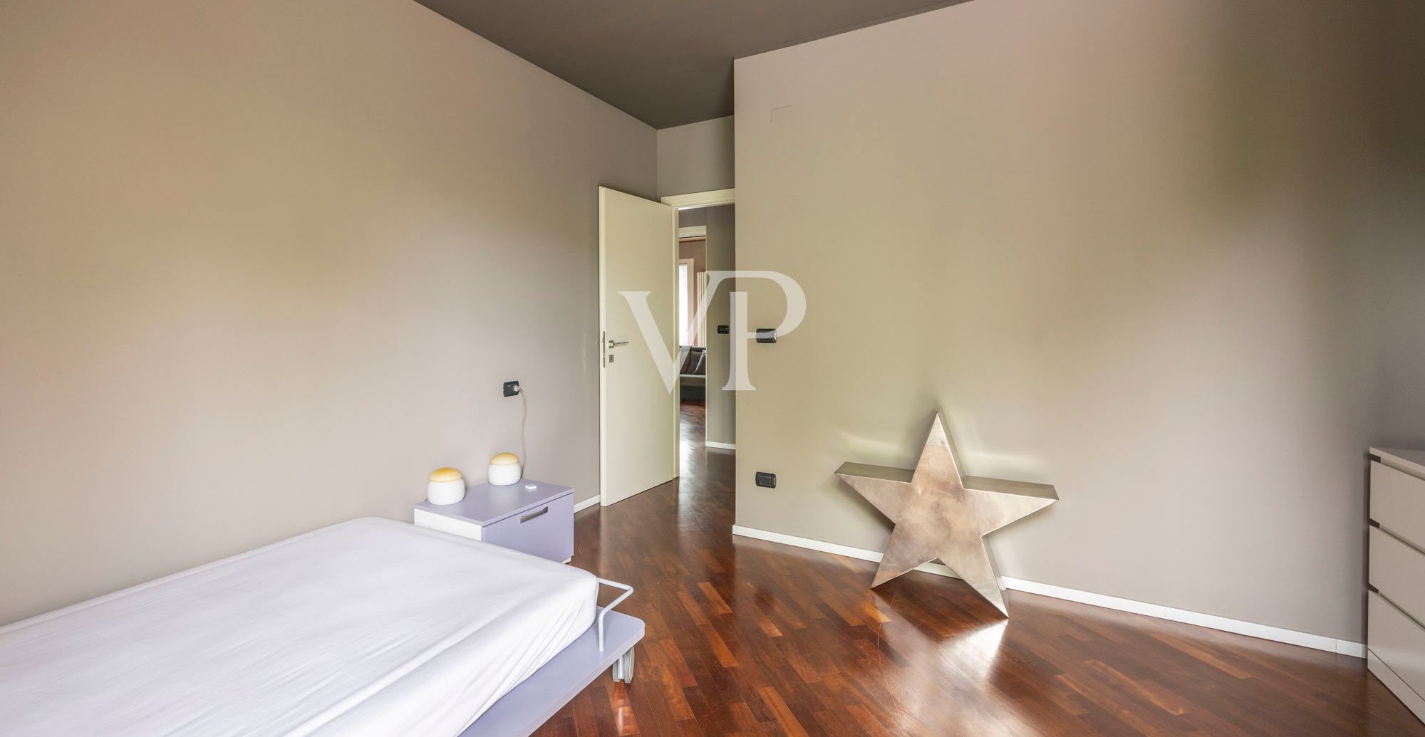 Renovierte Wohnung mit Terrassen und privatem Garten