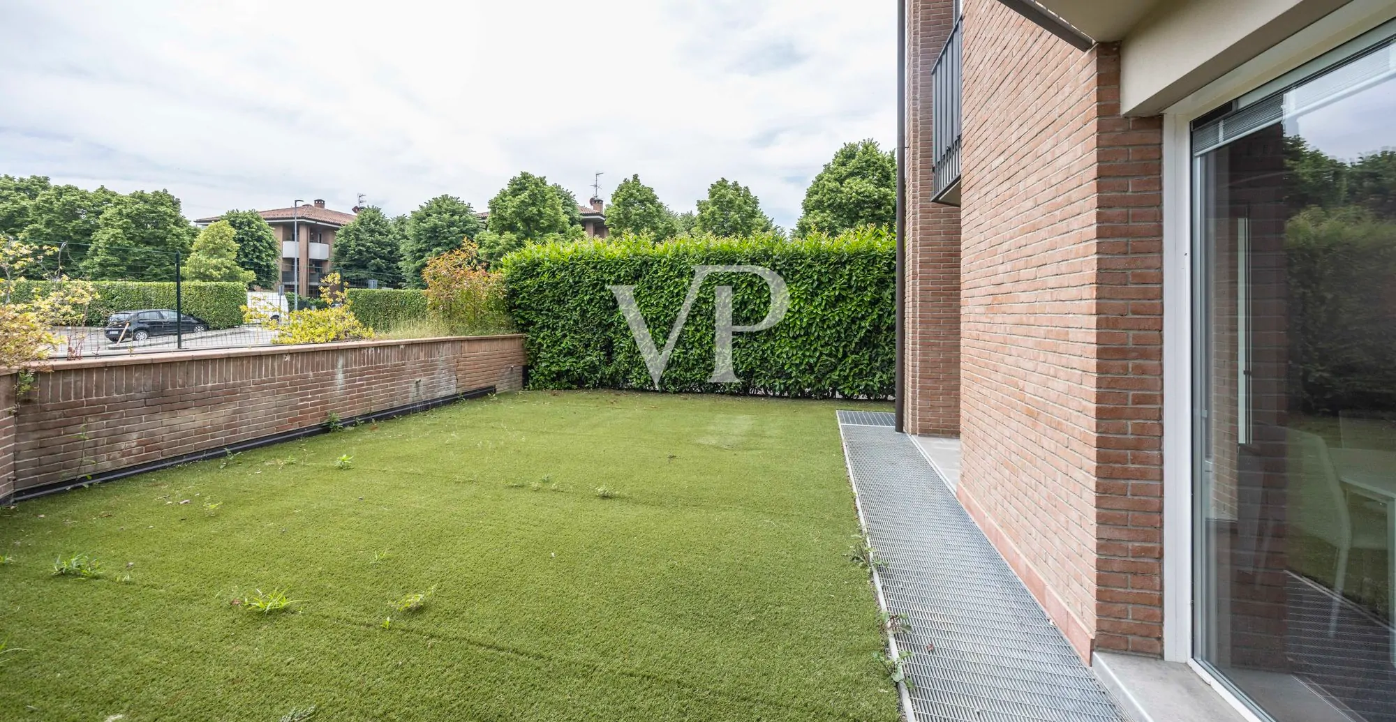 Piso reformado con terrazas y jardín privado