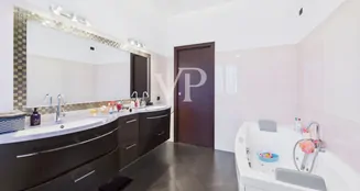 von_poll_real_estate_property_IT252942460_image_29