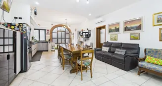 von_poll_real_estate_property_IT252942460_image_58