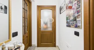 von_poll_real_estate_property_IT252942460_image_63