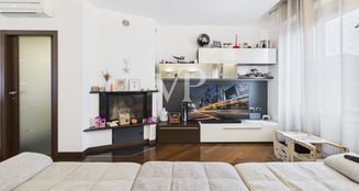 von_poll_real_estate_property_IT252942460_image_37