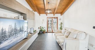 von_poll_real_estate_property_IT252942460_image_2