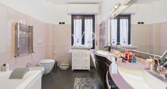 von_poll_real_estate_property_IT252942460_image_28