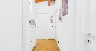 von_poll_real_estate_property_IT252942460_image_17