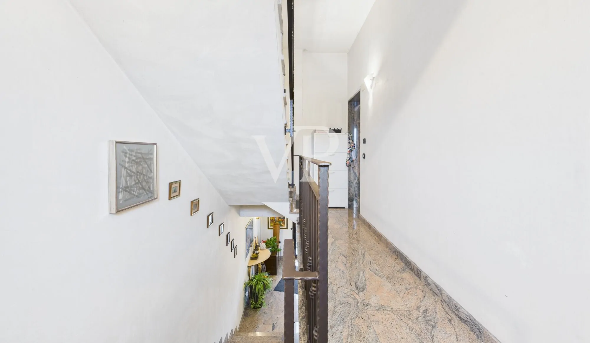 vano scala tra piano terra e secondo piano