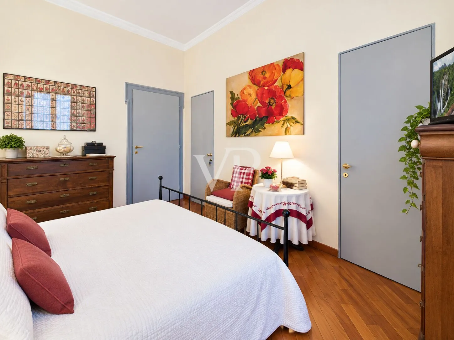 Camera con bagno en suite e cabina armadio