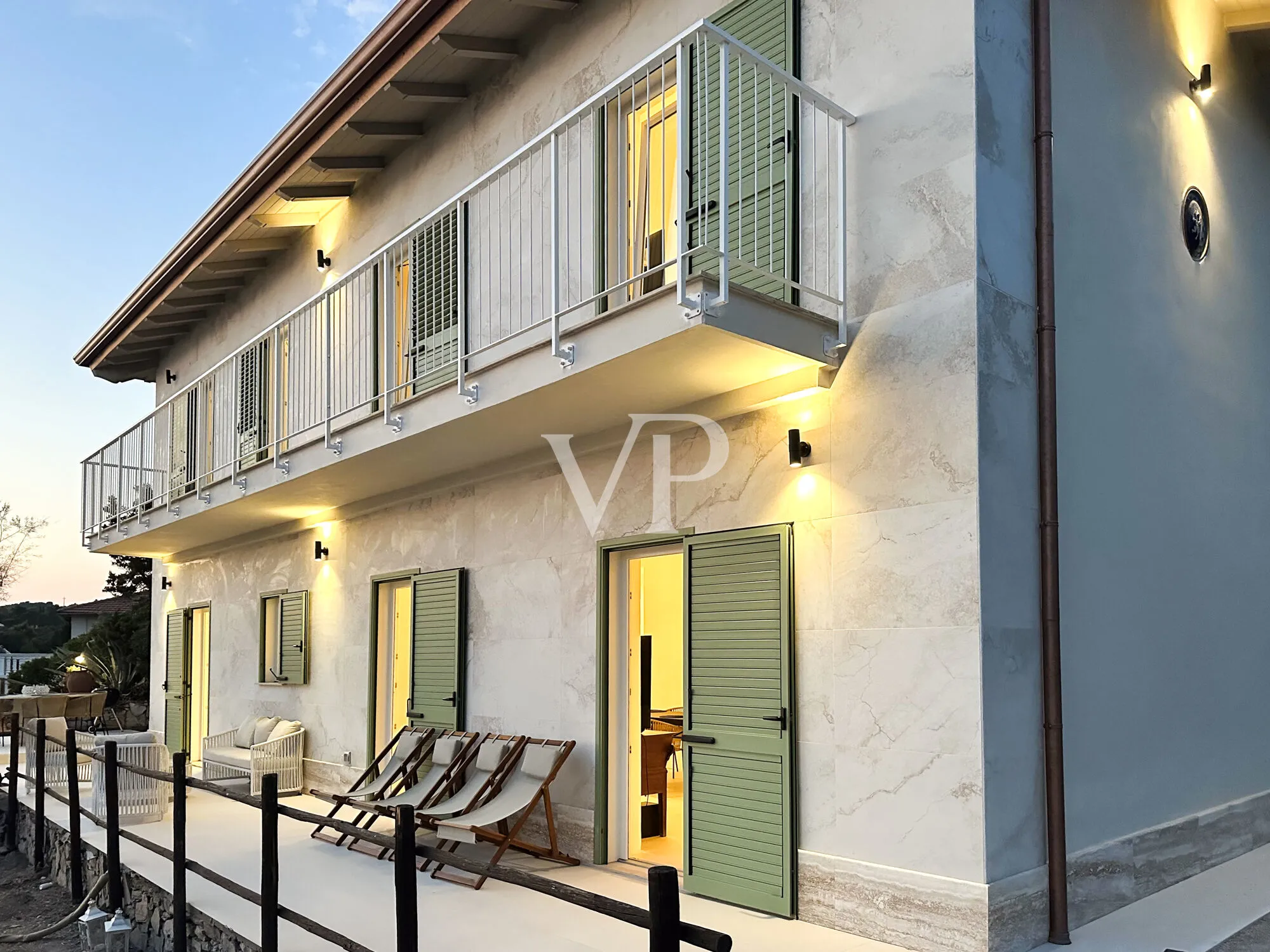 Harmony, light and the sea: the beauty of feeling at home