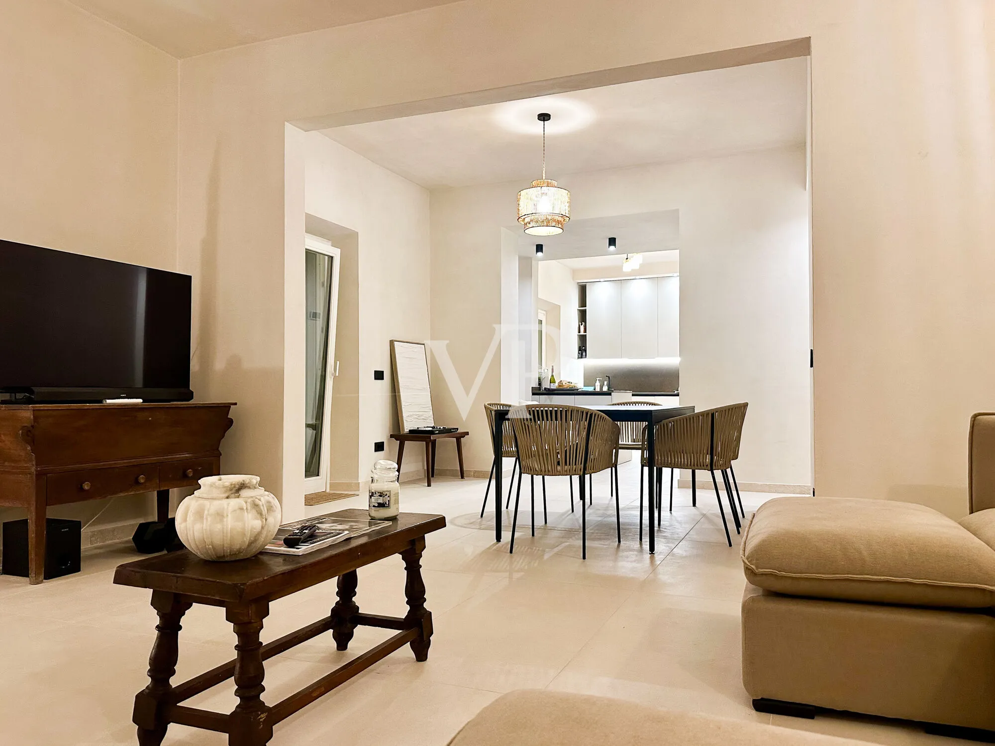 Harmony, light and the sea: the beauty of feeling at home