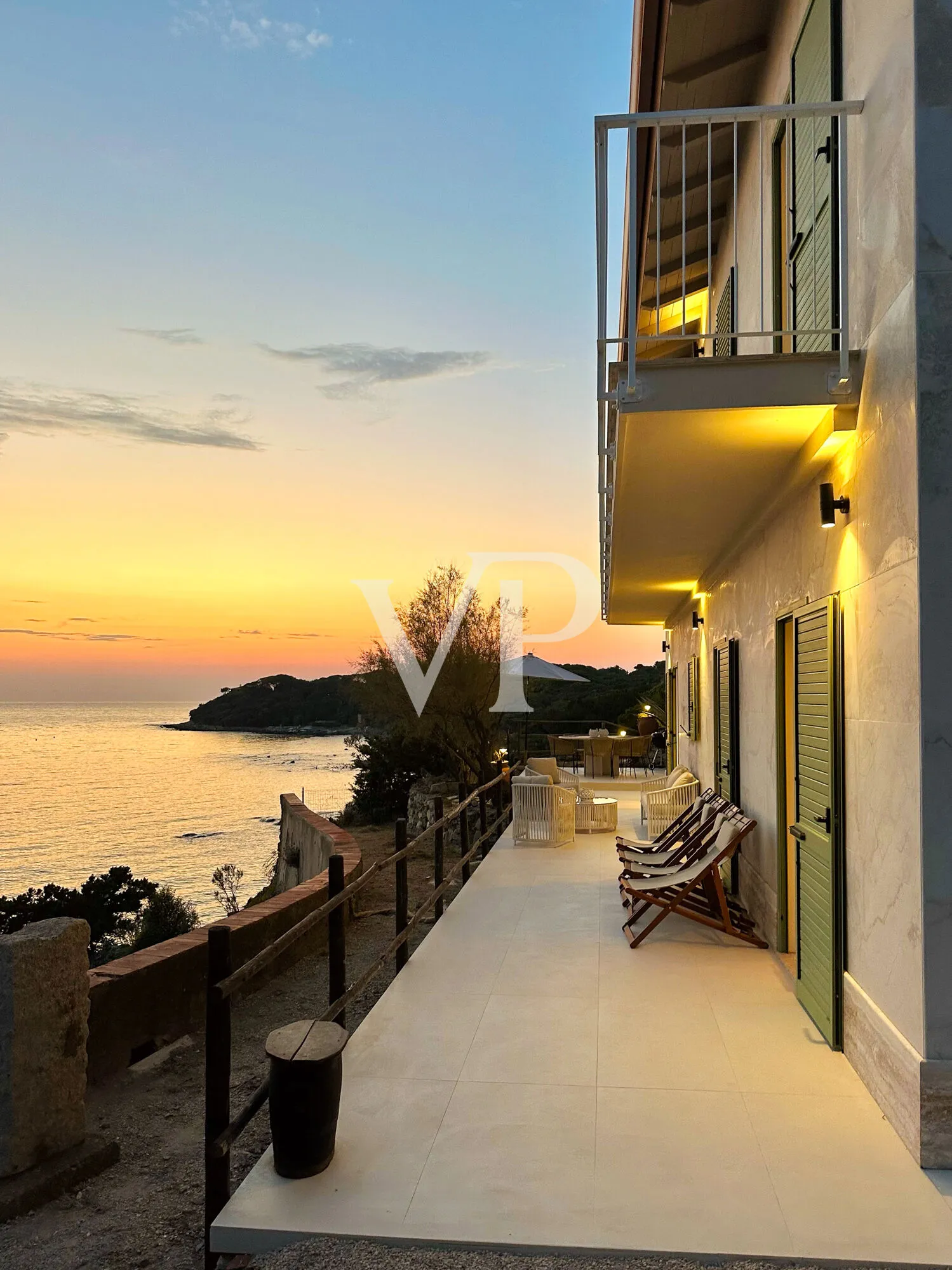 Harmony, light and the sea: the beauty of feeling at home