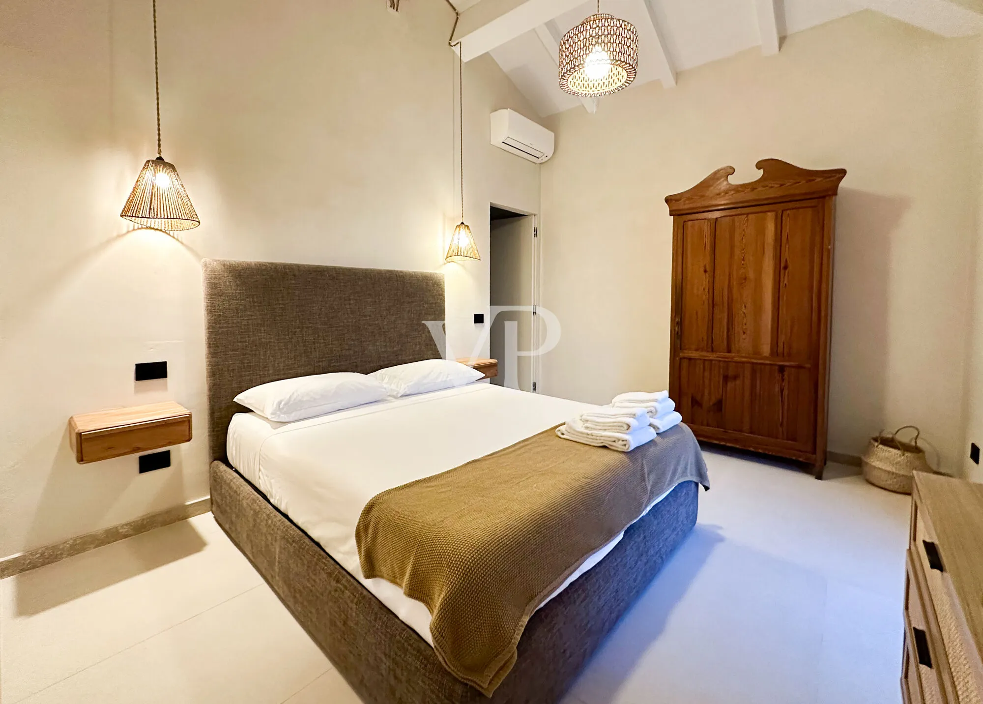 Harmony, light and the sea: the beauty of feeling at home