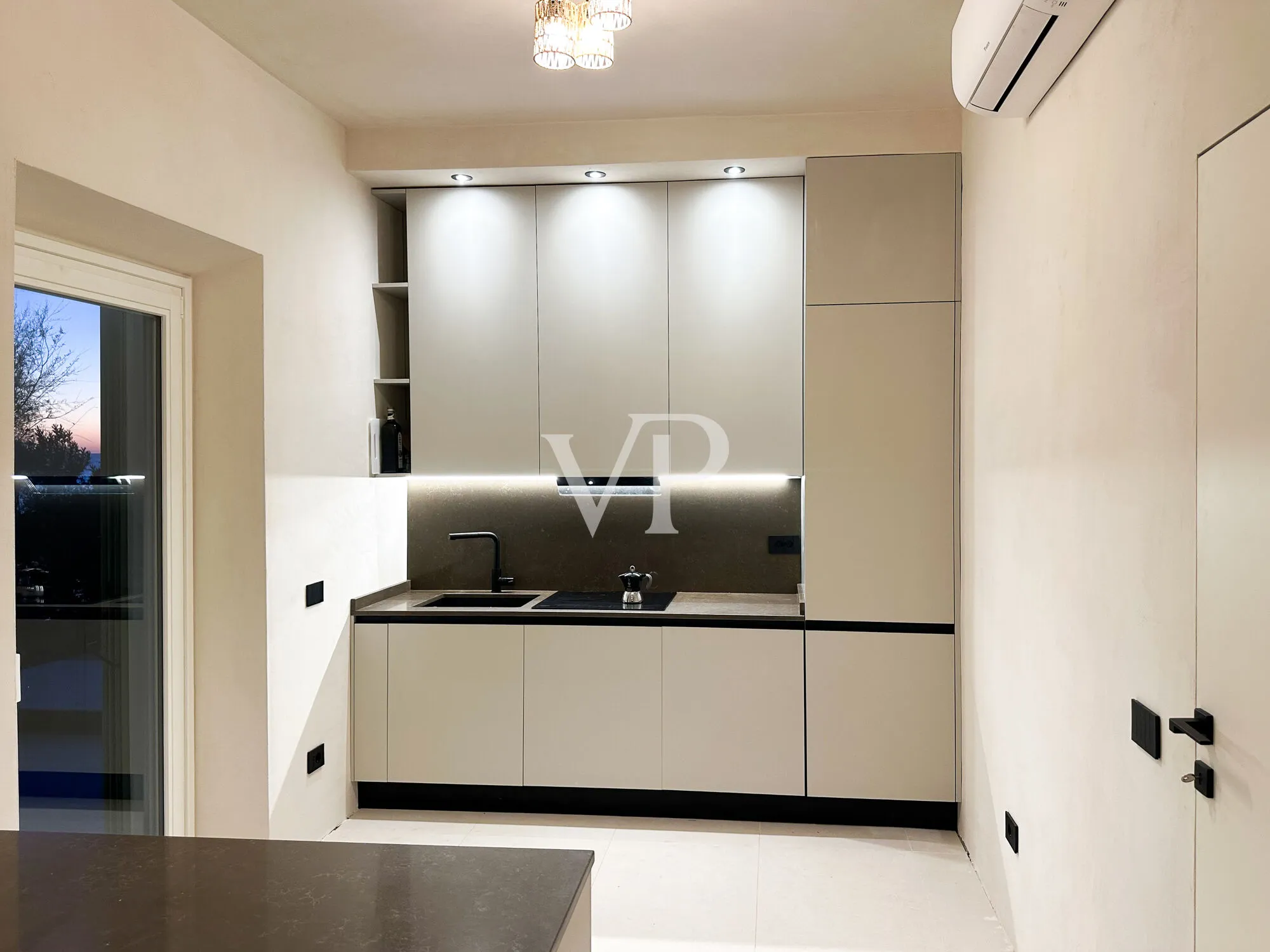 Harmony, light and the sea: the beauty of feeling at home