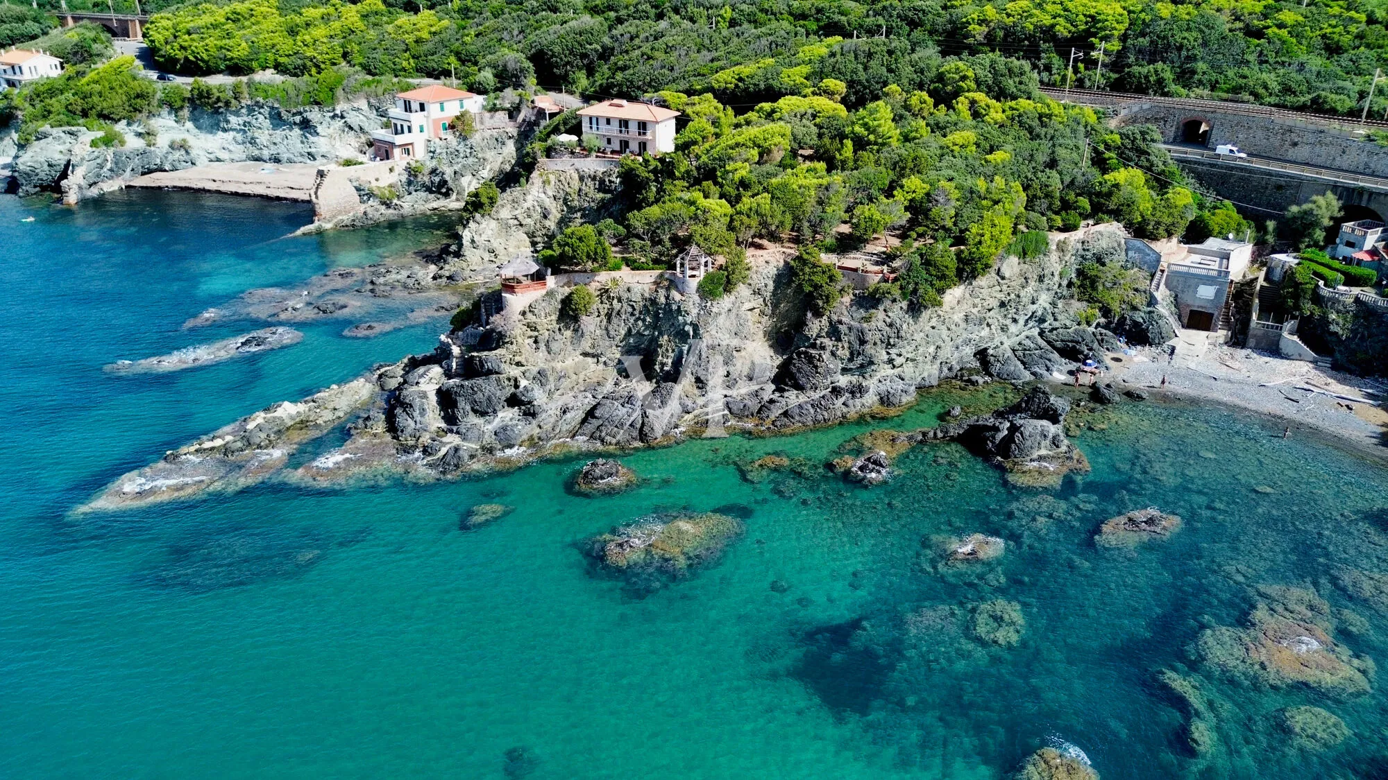 Harmony, light and the sea: the beauty of feeling at home