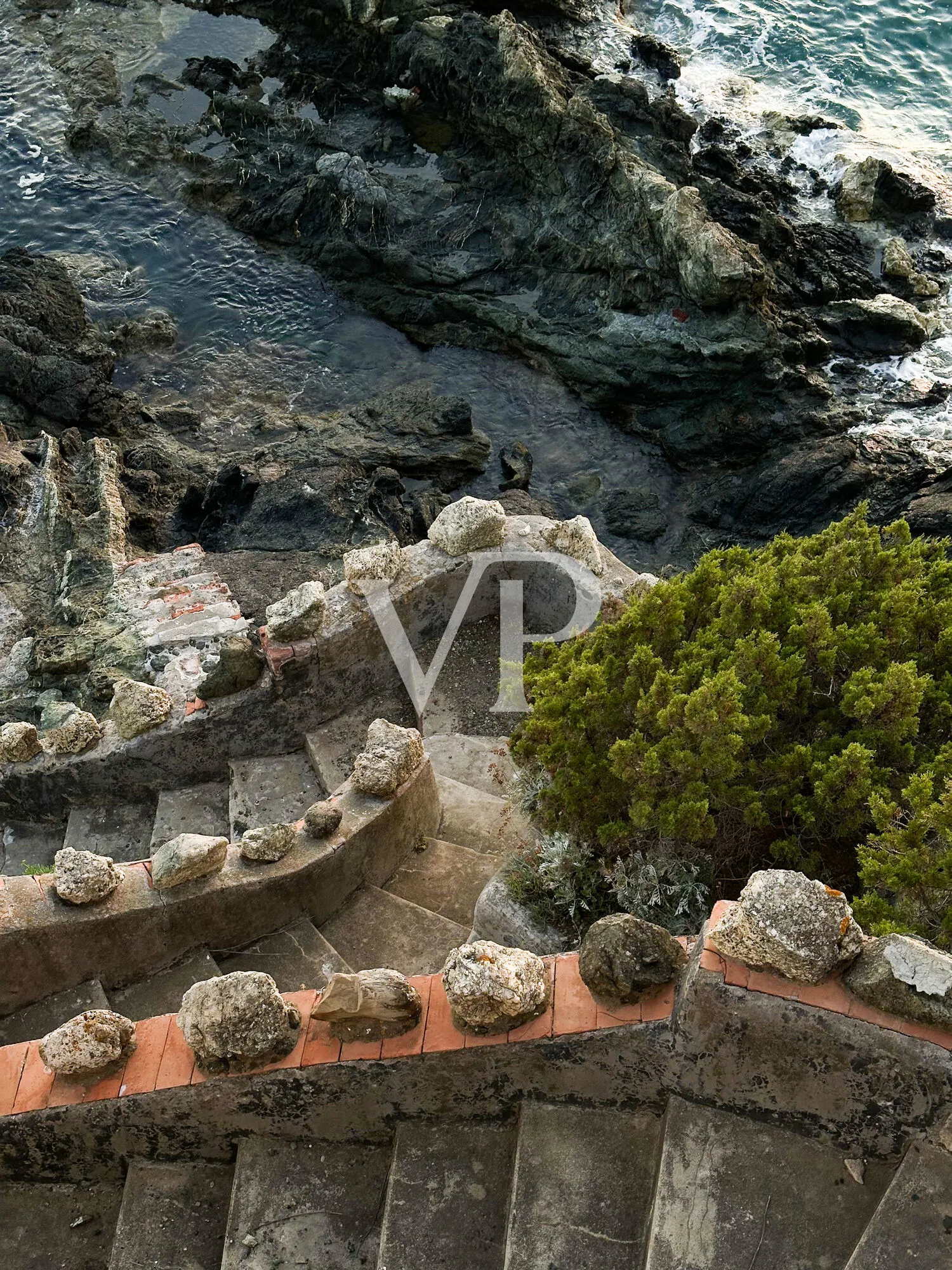 Harmony, light and the sea: the beauty of feeling at home