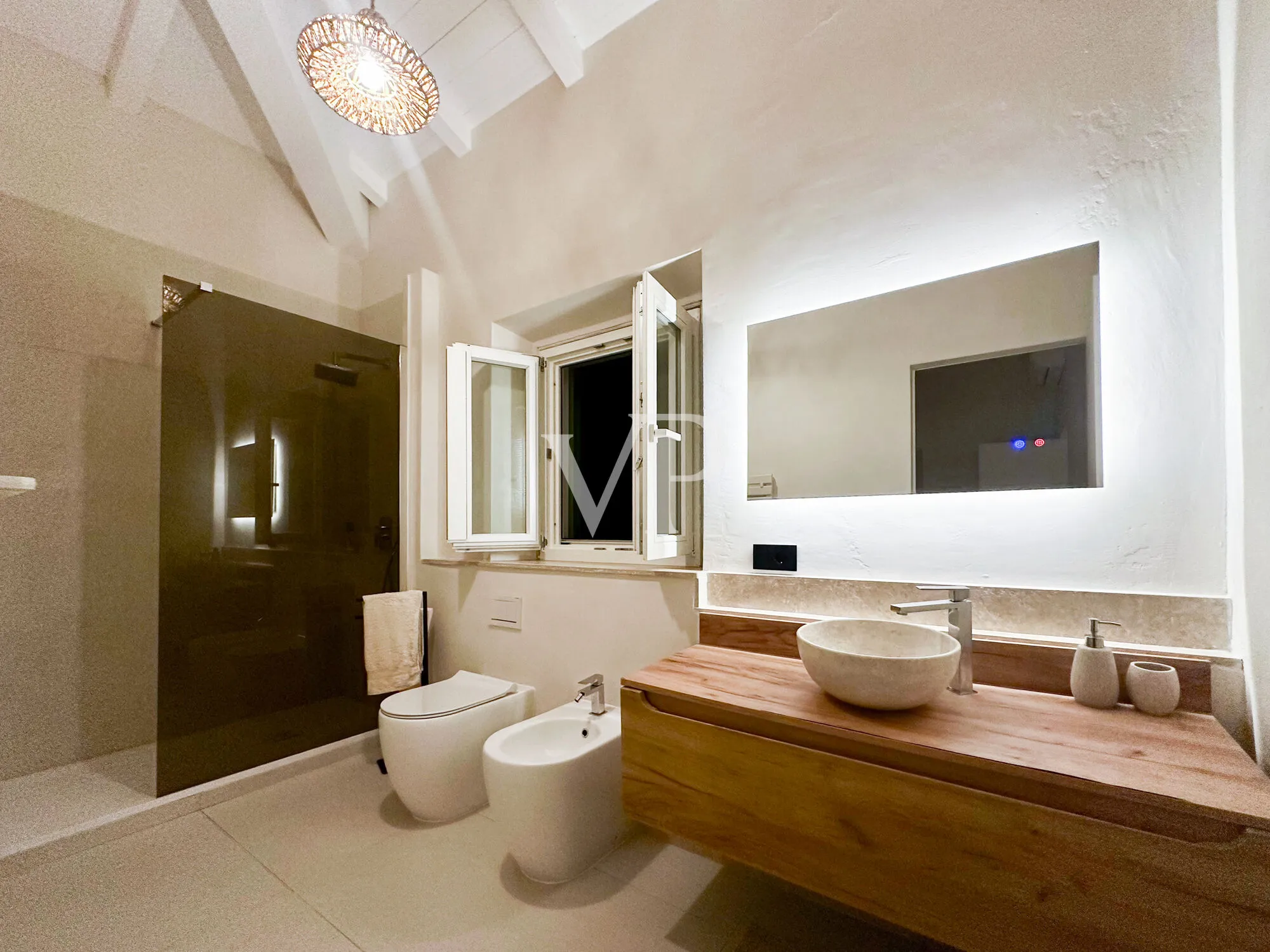 Harmony, light and the sea: the beauty of feeling at home