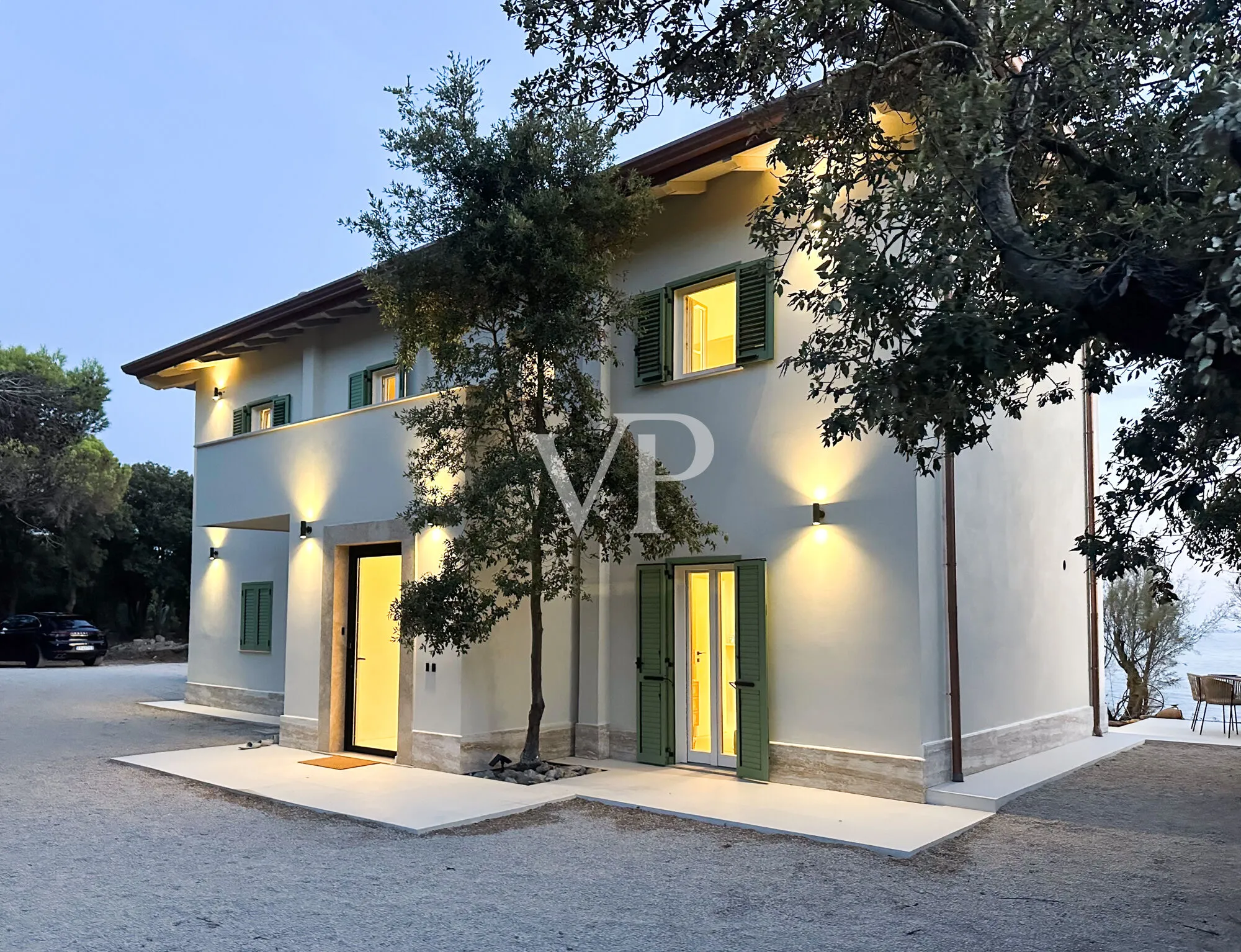 Harmony, light and the sea: the beauty of feeling at home