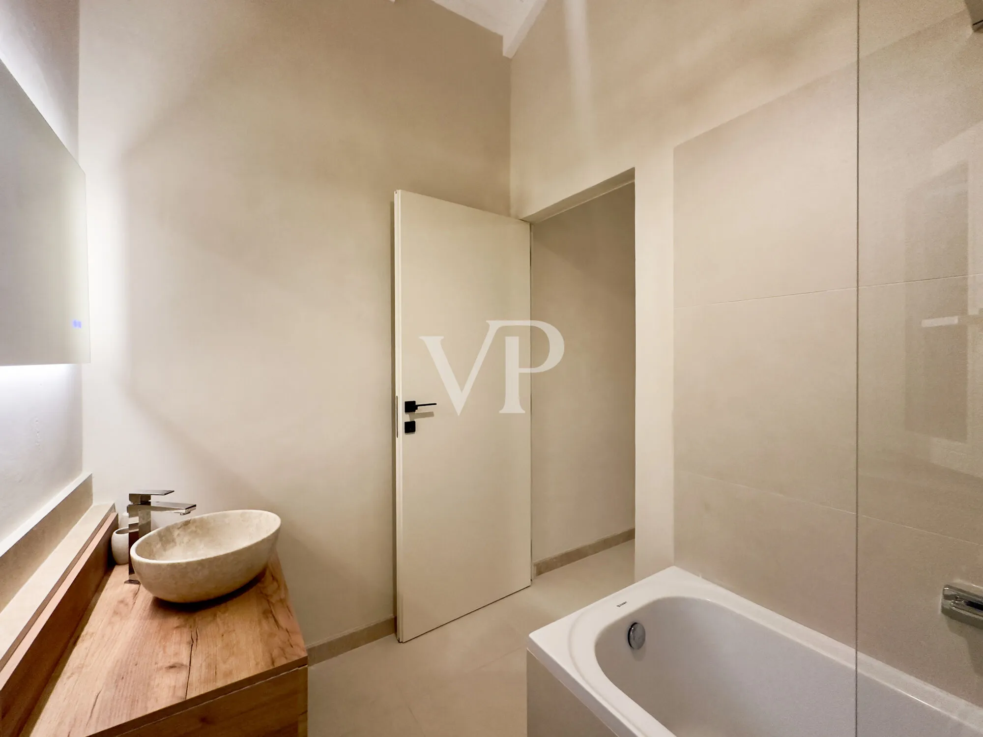 Harmony, light and the sea: the beauty of feeling at home