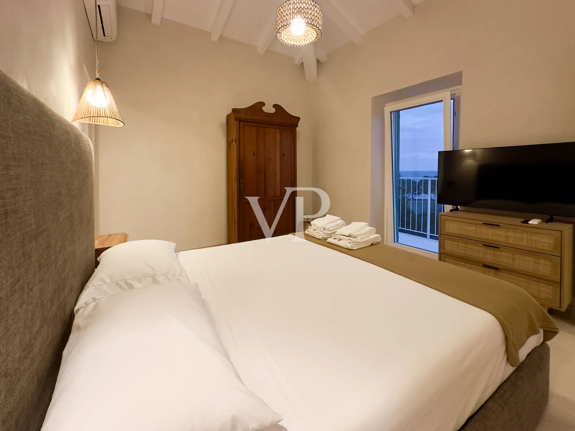 Harmony, light and the sea: the beauty of feeling at home