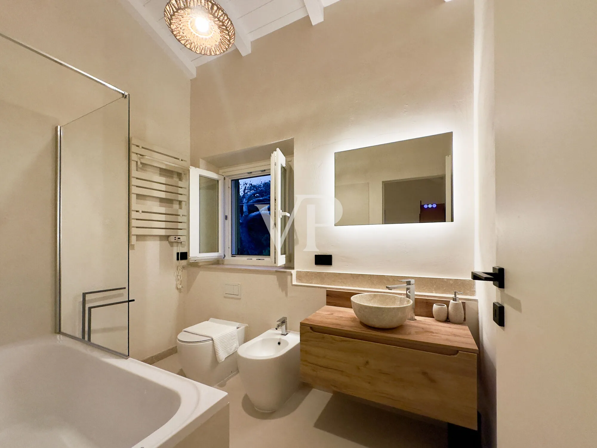 Harmony, light and the sea: the beauty of feeling at home