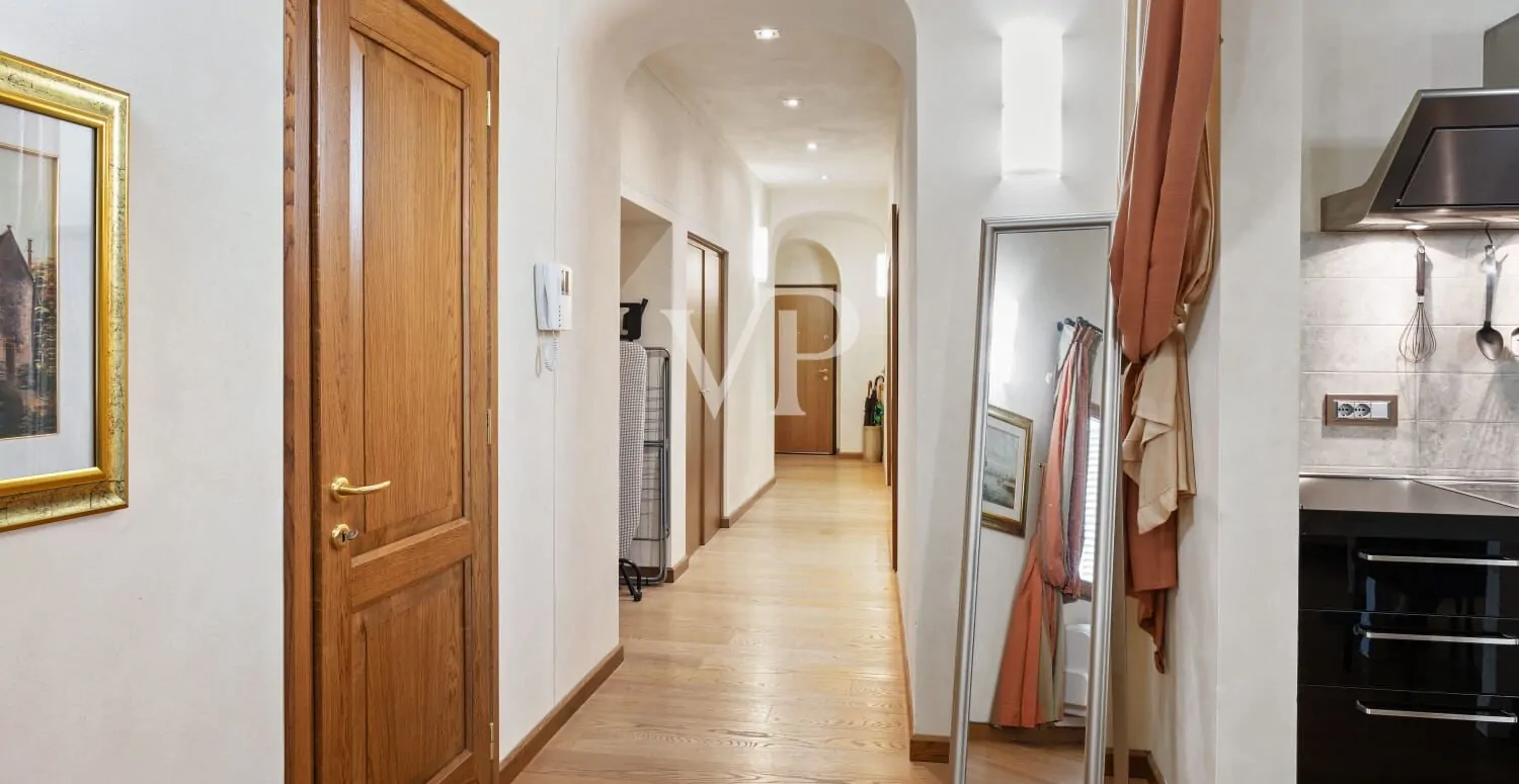 Wonderful apartment located in the prestigious setting of Piazza dei Mozzi in San Niccolò