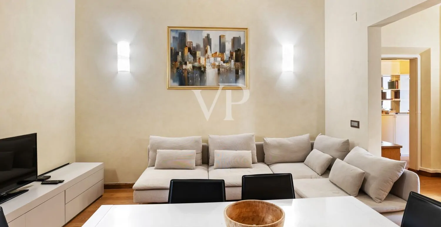 Wonderful apartment located in the prestigious setting of Piazza dei Mozzi in San Niccolò