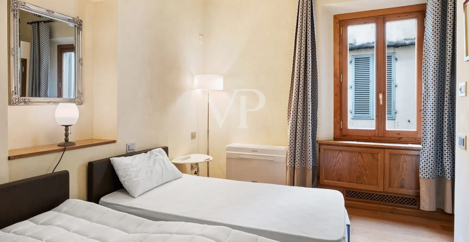 Wonderful apartment located in the prestigious setting of Piazza dei Mozzi in San Niccolò