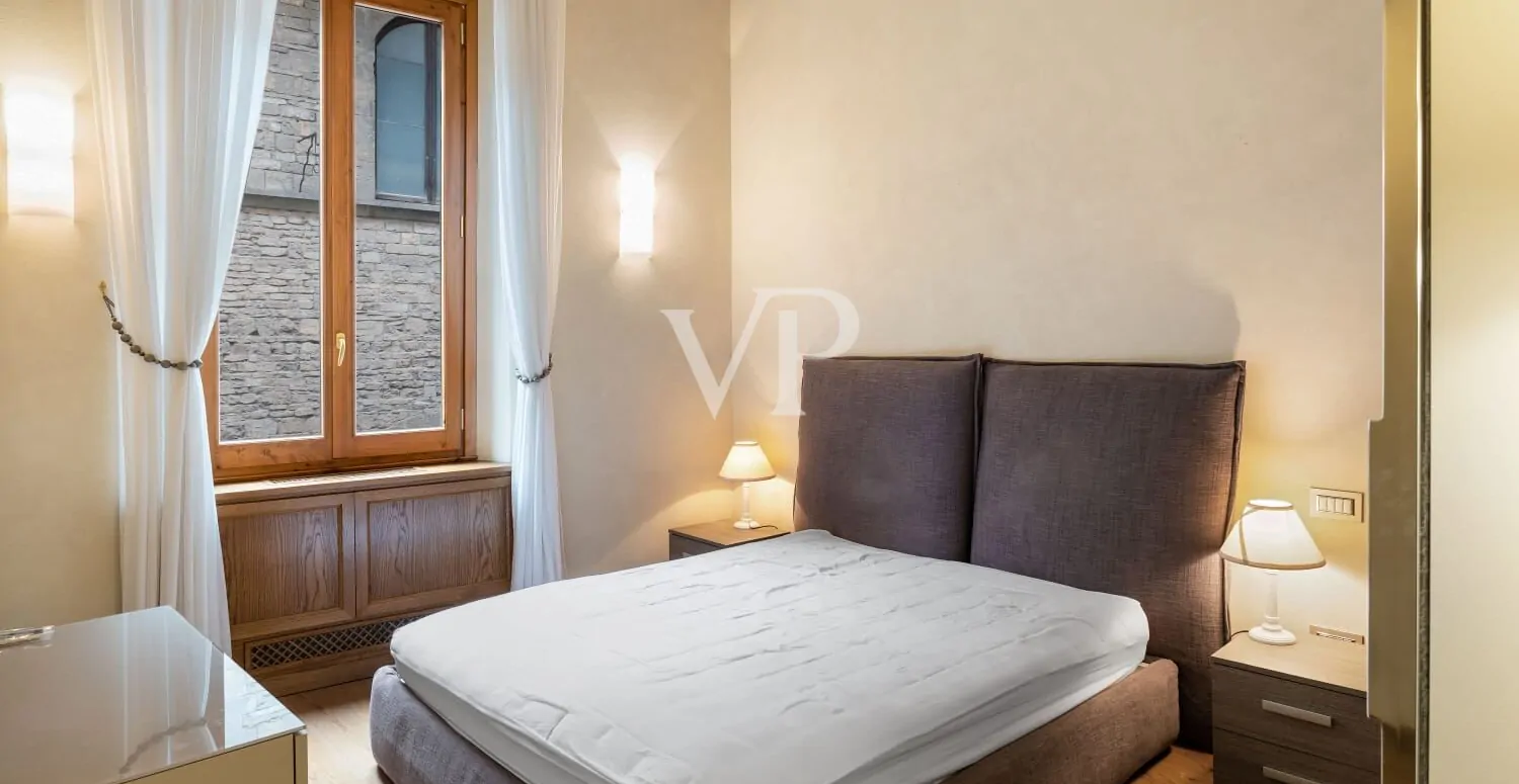 Wonderful apartment located in the prestigious setting of Piazza dei Mozzi in San Niccolò