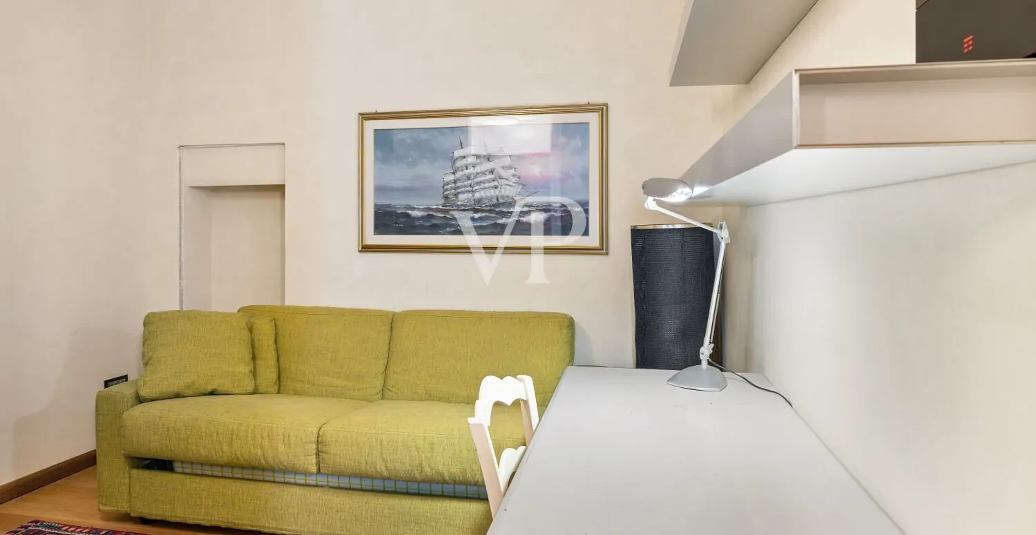 Wonderful apartment located in the prestigious setting of Piazza dei Mozzi in San Niccolò