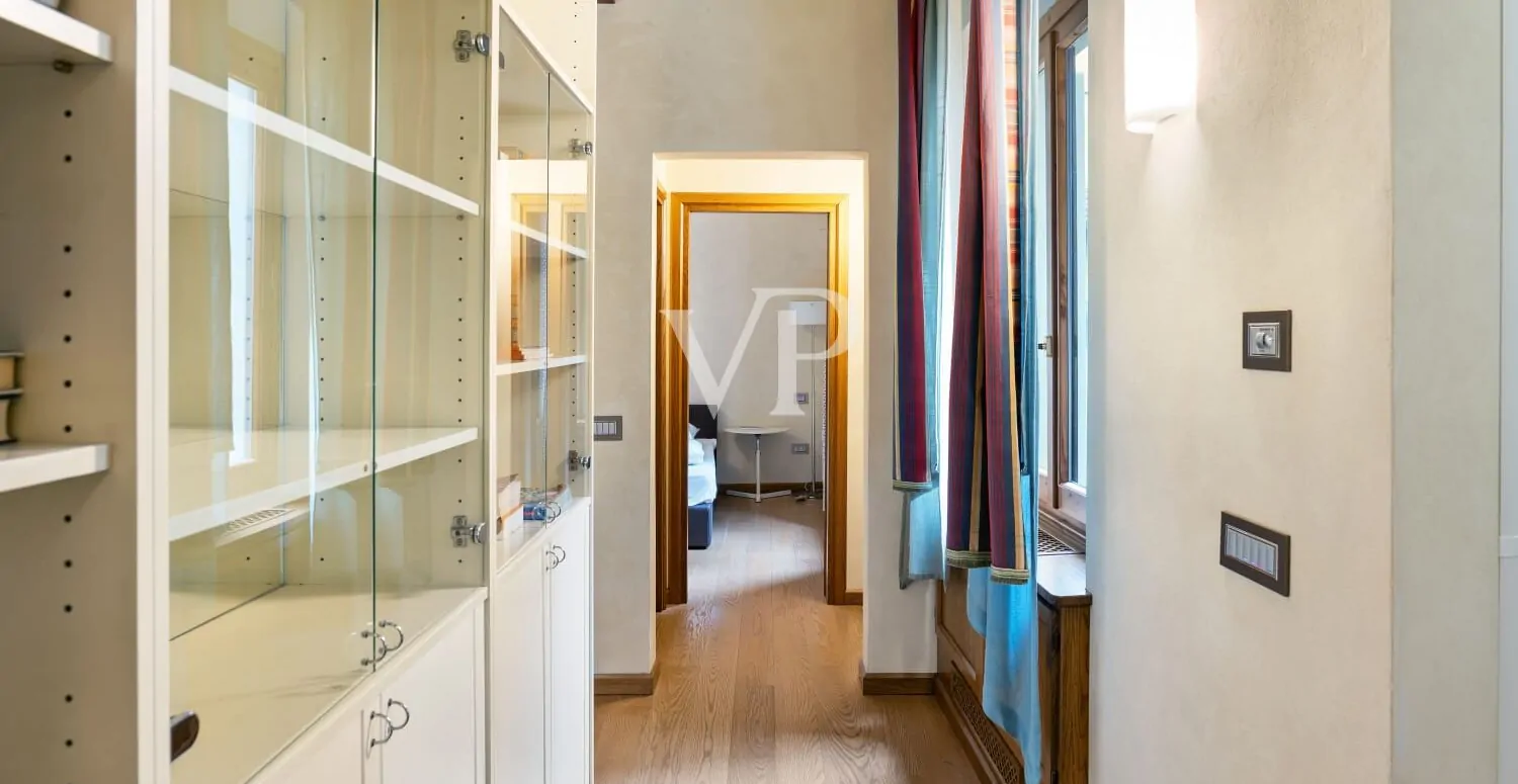 Wonderful apartment located in the prestigious setting of Piazza dei Mozzi in San Niccolò