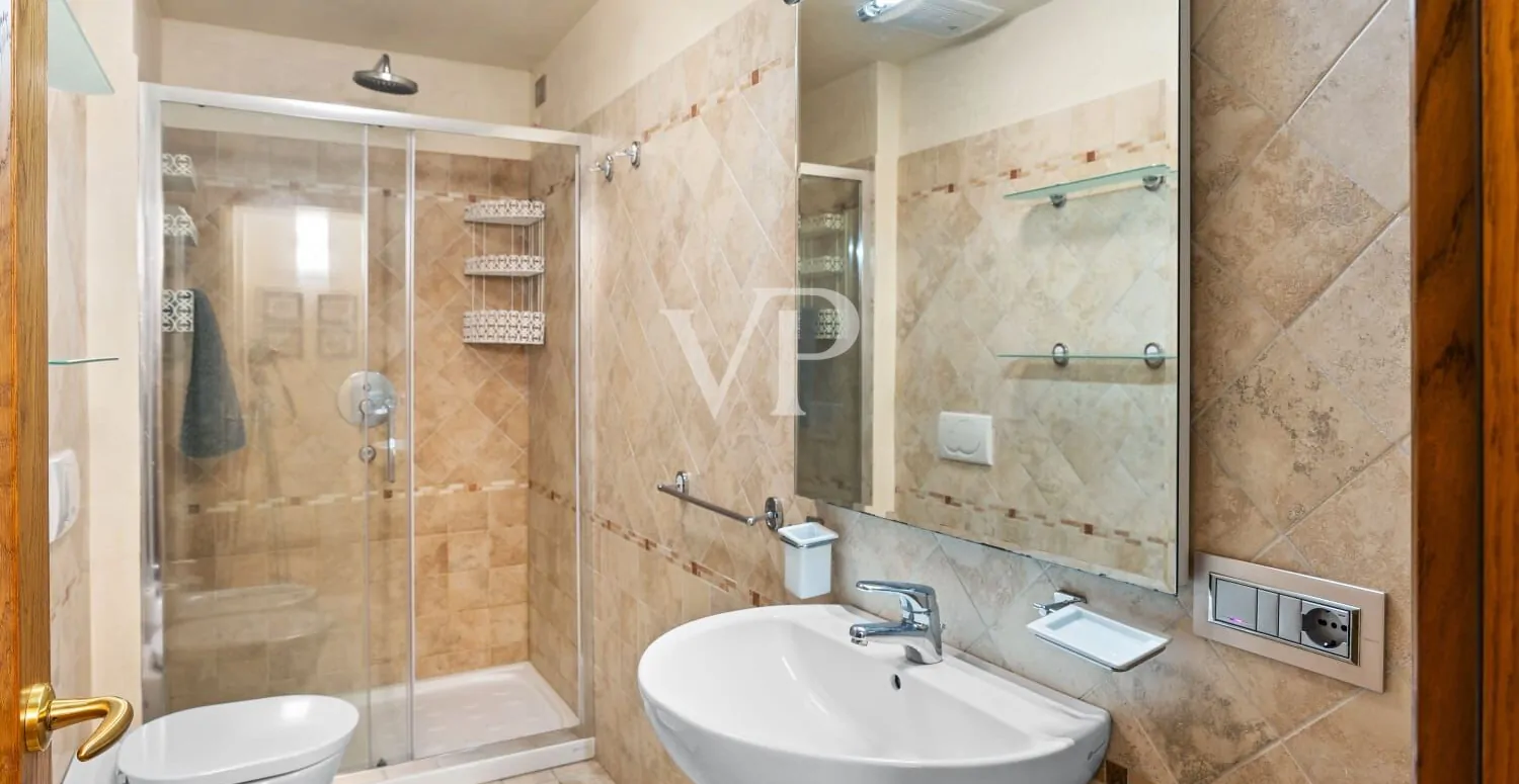 Wonderful apartment located in the prestigious setting of Piazza dei Mozzi in San Niccolò