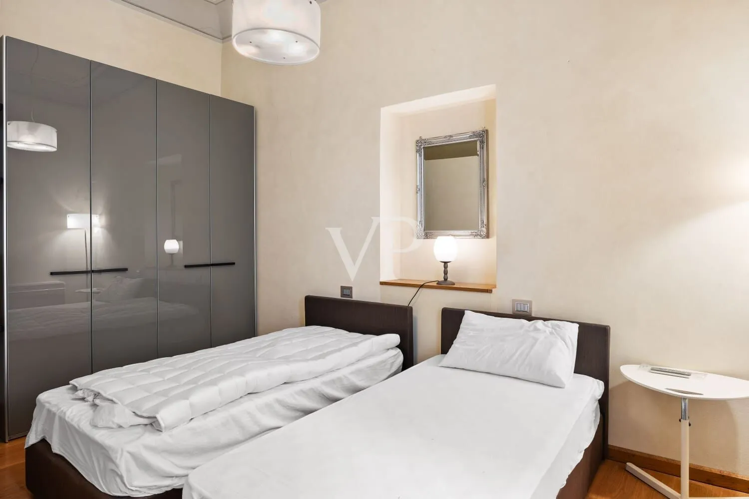 Wonderful apartment located in the prestigious setting of Piazza dei Mozzi in San Niccolò