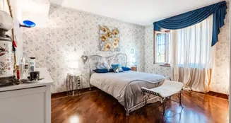 von_poll_real_estate_property_IT252942551_image_24