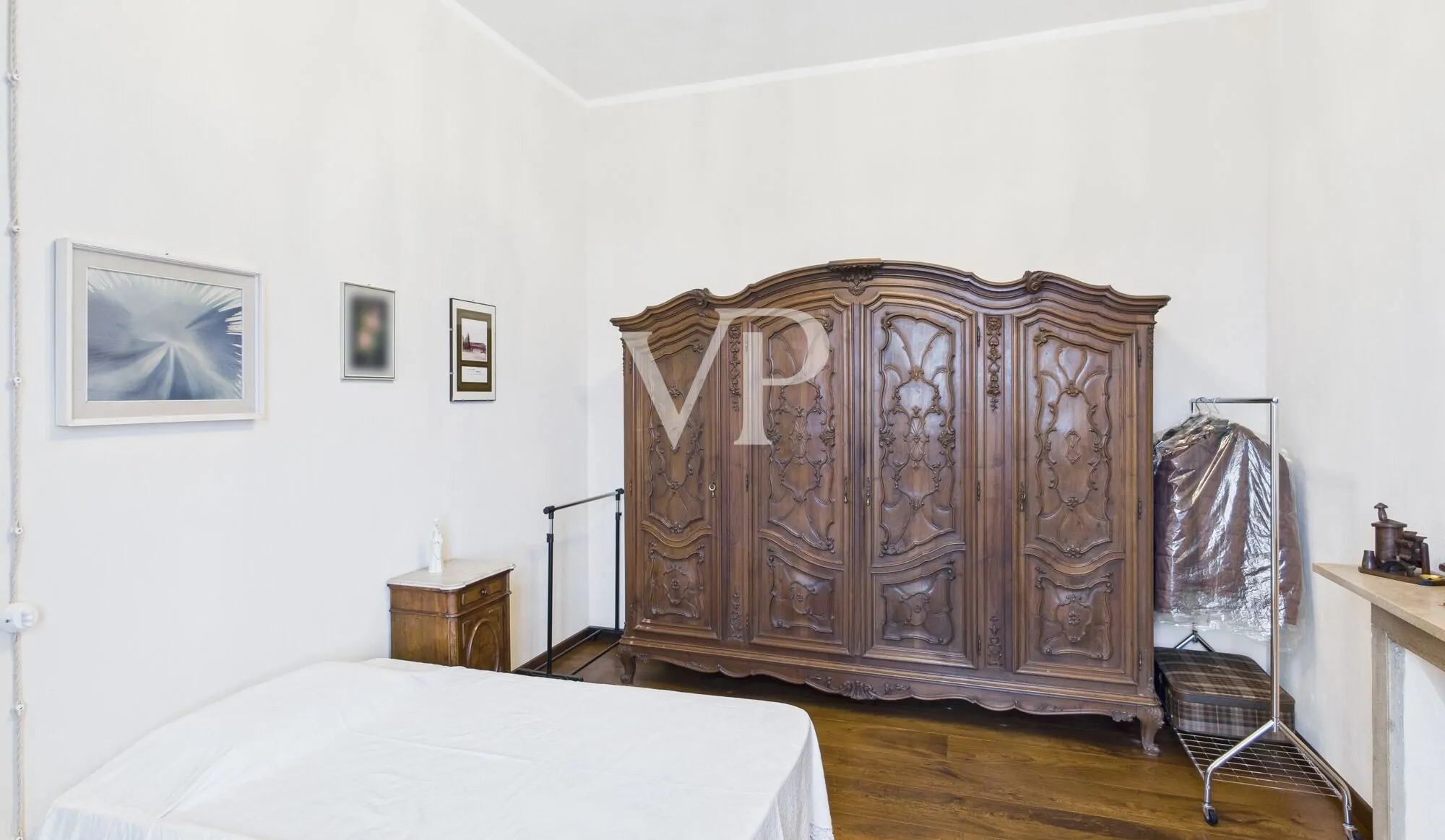 Maravilloso palacio histórico dentro de las murallas del castillo de Castellazzo Novarese