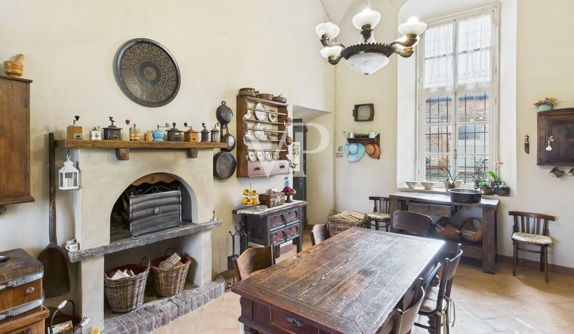 Maravilloso palacio histórico dentro de las murallas del castillo de Castellazzo Novarese