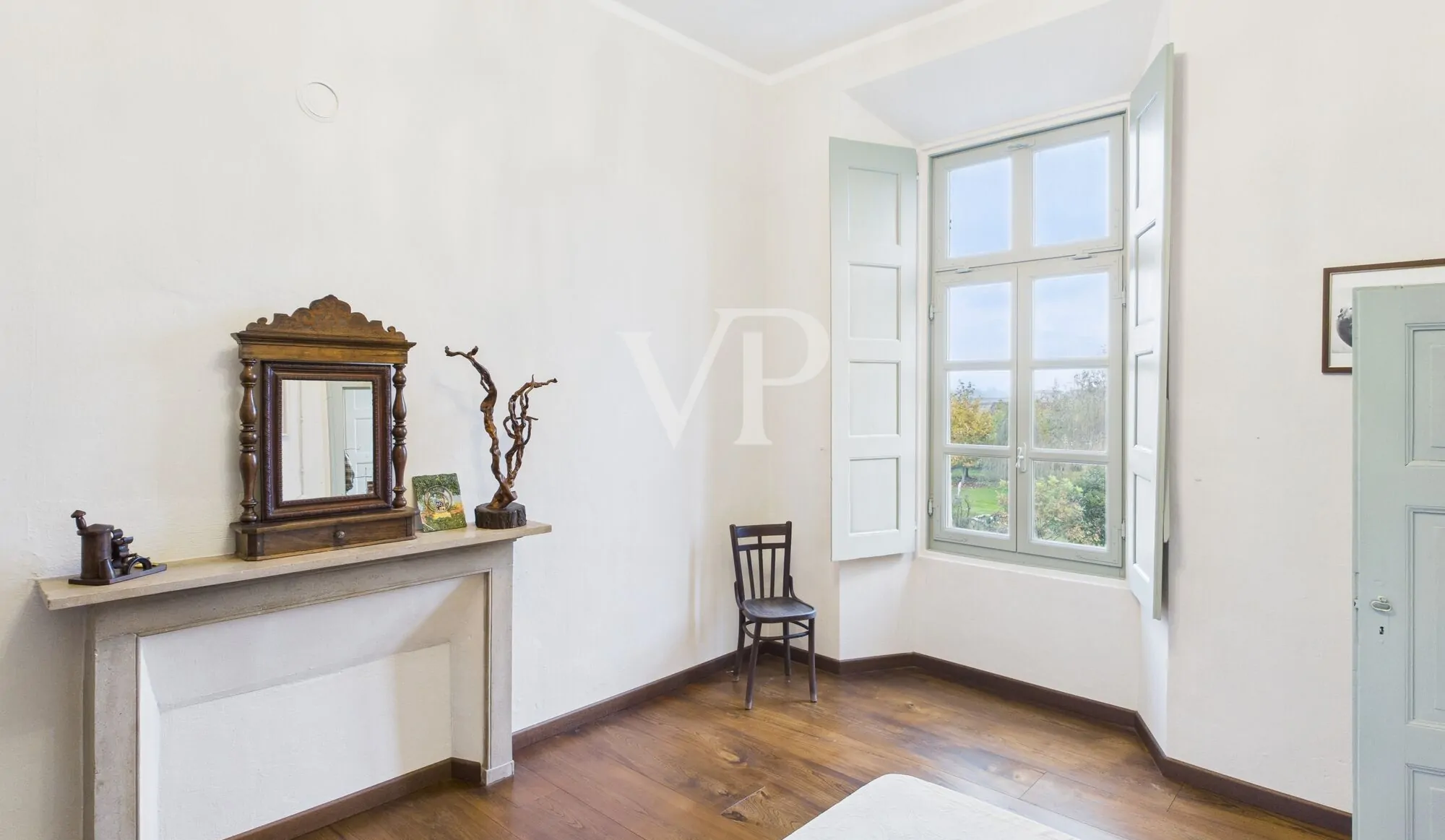 Maravilloso palacio histórico dentro de las murallas del castillo de Castellazzo Novarese